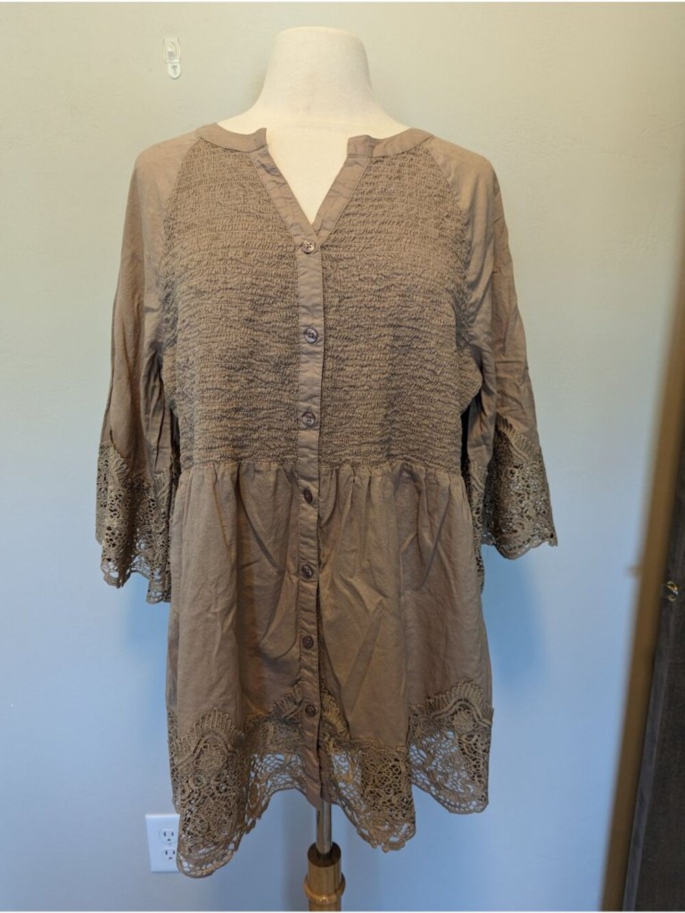 Alessa W Womens Lace-Trim Tunic Top Size 14 Button-Front Design With 3/4 Sleeves